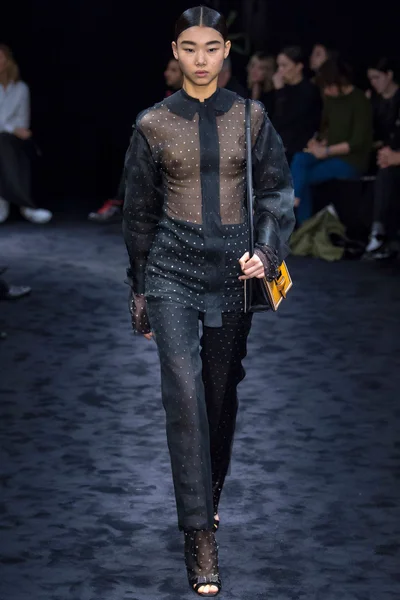 Look 50